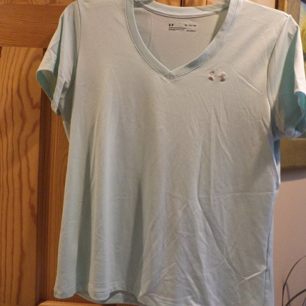 UNDER ARMOUR  ~ Mint Green V-Neck T-Shirt ~Excellent  ~ Size: XL